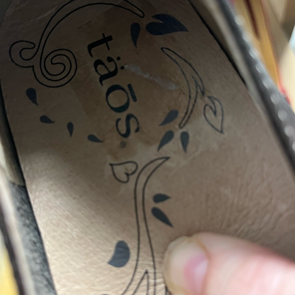 NEW Taos Scamp Mary Jane Flats - Picture 14 of 14